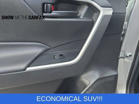 Used 2020 Toyota RAV4 LE AWD/4WD image 17