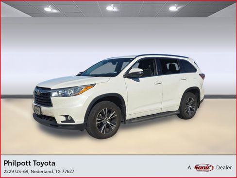 Used 2016 Toyota Highlander XLE image 1