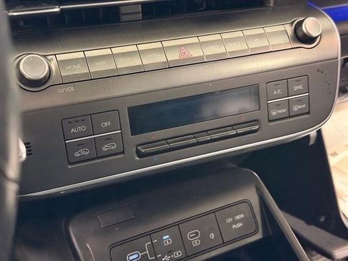 Used 2024 Hyundai Kona Limited image 12