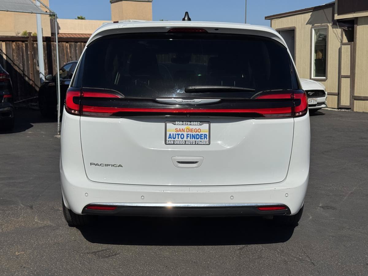 Used 2023 Chrysler Pacifica Touring-L FWD image 12