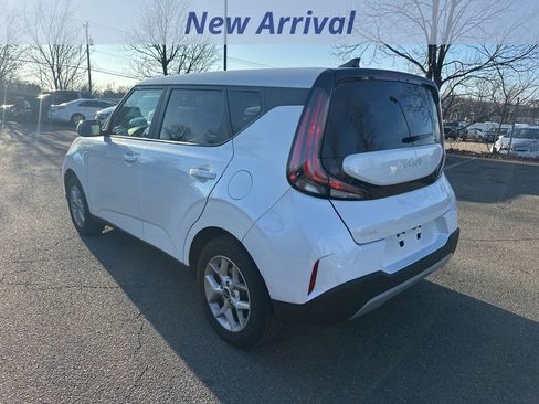 Used 2025 Kia Soul LX w/ LX Technology Package image 4