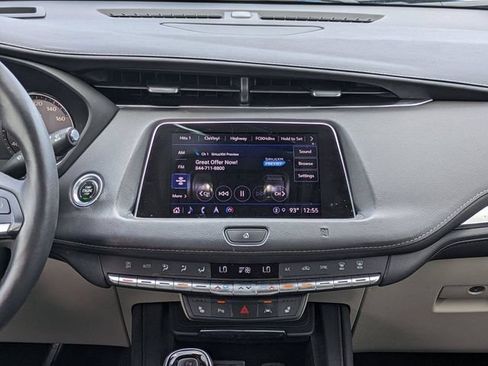 Used 2021 Cadillac XT4 Luxury w/ Cold Weather Package AWD/4WD image 20