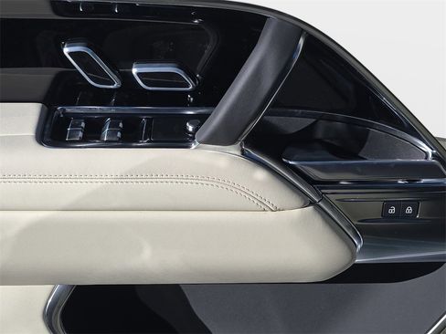 New 2025 Land Rover Range Rover Long Wheelbase SE image 29