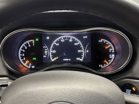 Used 2021 Jeep Grand Cherokee Laredo image 14