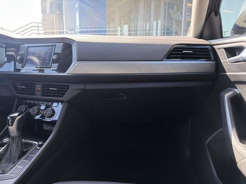 Used 2024 Volkswagen Jetta SE FWD image 31