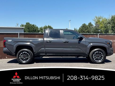 Used 2025 Toyota Tacoma TRD Sport AWD/4WD image 3