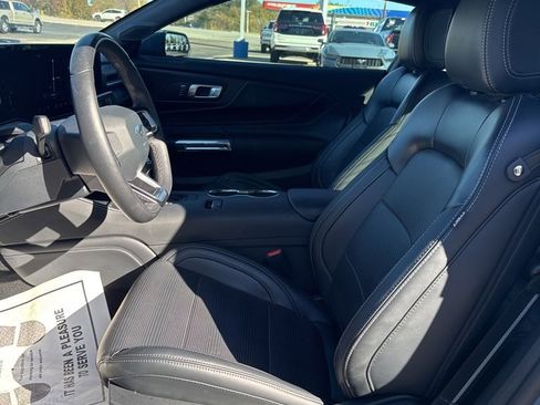 Used 2024 Ford Mustang Premium image 5