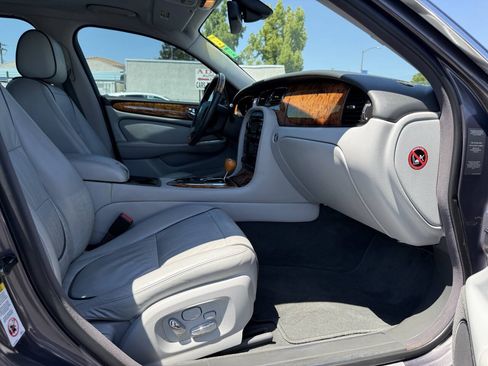 Used 2008 Jaguar XJ8 RWD image 13