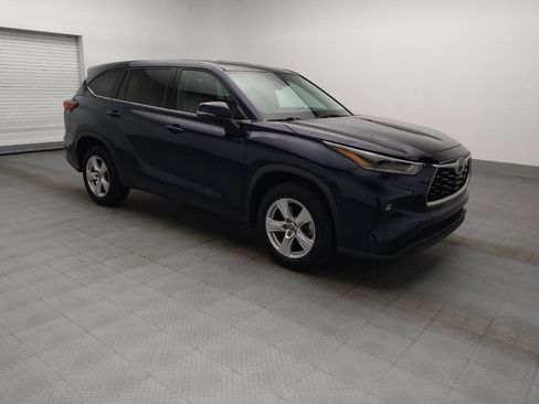 Used 2021 Toyota Highlander LE FWD image 11