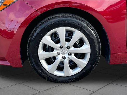 Used 2025 Toyota Corolla LE FWD image 11