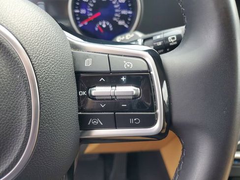 Used 2023 Kia Carnival LX FWD image 30