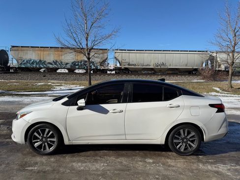 Used 2020 Nissan Versa SV image 6