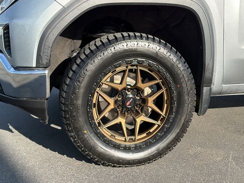 Used 2023 GMC Sierra 1500 SLE w/ Enhanced Capability Package image 9