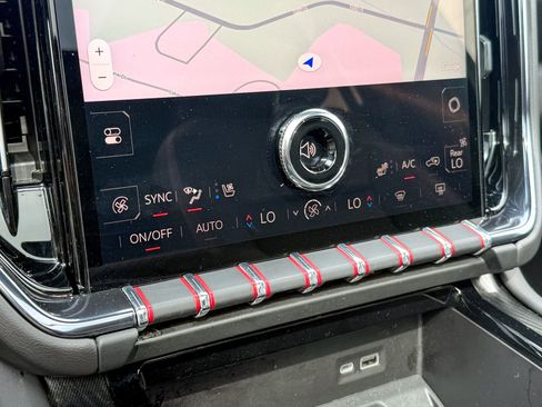 Certified 2025 GMC Yukon AT4 w/ AT4 Premium Package AWD/4WD image 25
