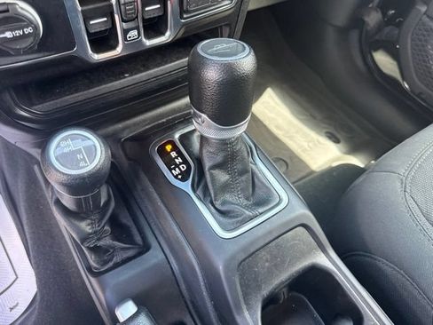 Used 2022 Jeep Gladiator Sport AWD/4WD image 18