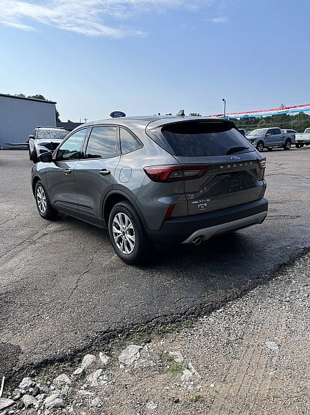 Used 2026 Ford Escape Active w/ Cold Weather Package FWD image 5