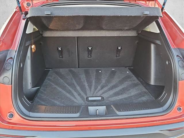 Used 2024 Chevrolet Trax ACTIV w/ Sunroof Package FWD image 6