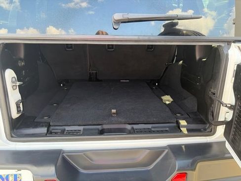 Used 2019 Jeep Wrangler Unlimited Sahara AWD/4WD image 6