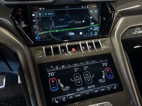 Used 2023 Lamborghini Urus Performante AWD/4WD image 34