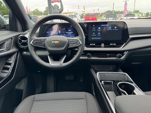 Used 2025 Chevrolet Equinox LT w/ Safety and Technology Package image 12