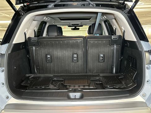 Used 2023 Nissan Pathfinder Platinum image 6