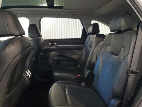Certified 2022 Kia Sorento EX w/ Panoramic Sunroof Package image 14