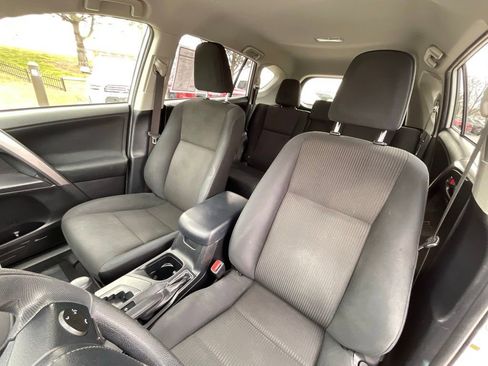 Used 2016 Toyota RAV4 LE image 10