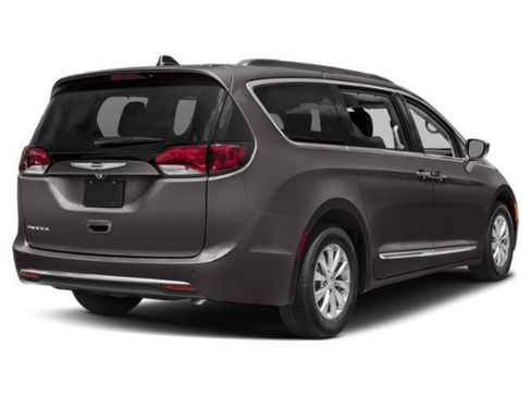Used 2018 Chrysler Pacifica Limited w/ Tire & Wheel Group FWD image 2