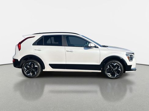 Used 2025 Kia Niro Wind w/ Wind Preserve Package image 4