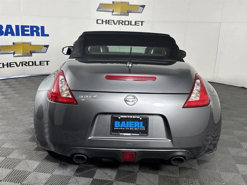 Used 2014 Nissan 370Z Touring w/ Sport Package RWD image 4