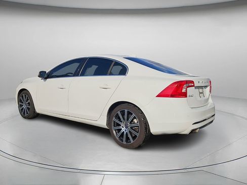 Used 2017 Volvo S60 T5 Inscription image 4