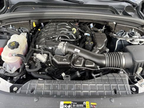 Used 2025 Jeep Grand Cherokee L Limited w/ Black Appearance Package image 28