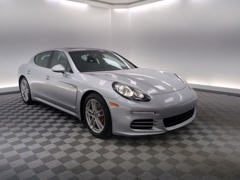 Used 2015 Porsche Panamera 4 image 7