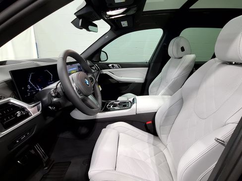 Used 2026 BMW X5 xDrive40i w/ M Sport Package AWD/4WD image 12