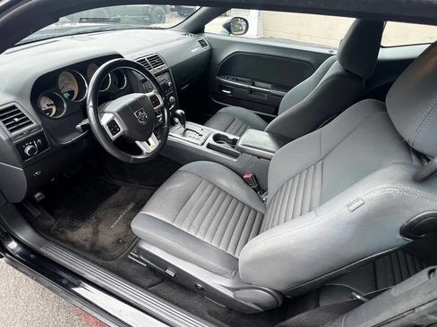 Used 2013 Dodge Challenger SXT image 18