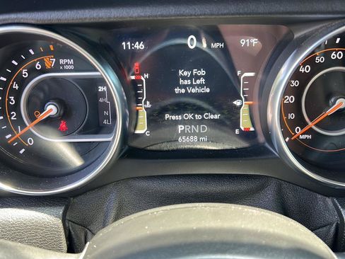 Used 2021 Jeep Gladiator Overland AWD/4WD image 7