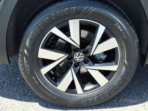 Certified 2023 Volkswagen Atlas Cross Sport SE FWD image 9