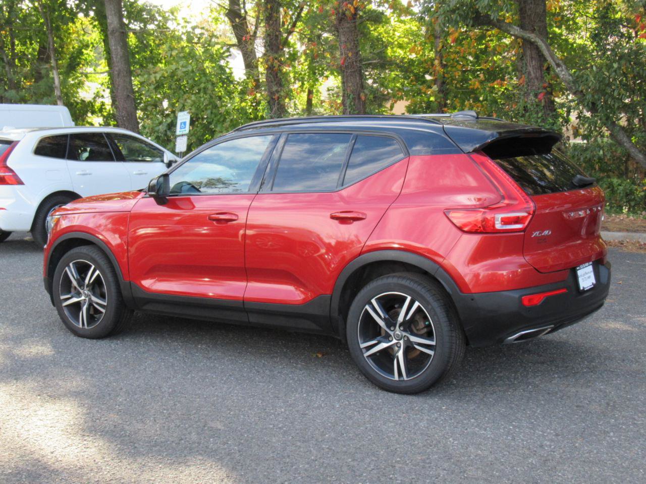 Used 2019 Volvo XC40 T5 R-Design AWD/4WD image 3