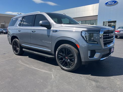 Used 2021 GMC Yukon SLT w/ SLT Premium Package image 8