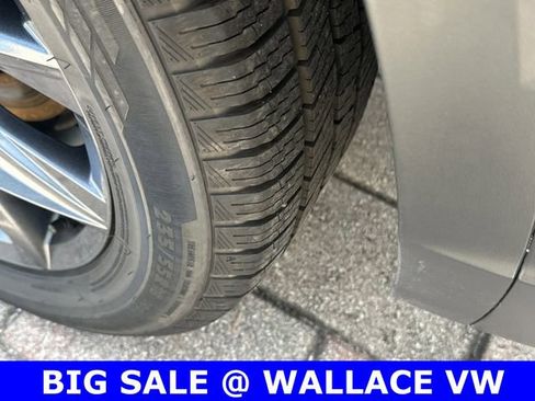 Certified 2022 Volkswagen Tiguan SE w/ Panoramic Sunroof Package image 12