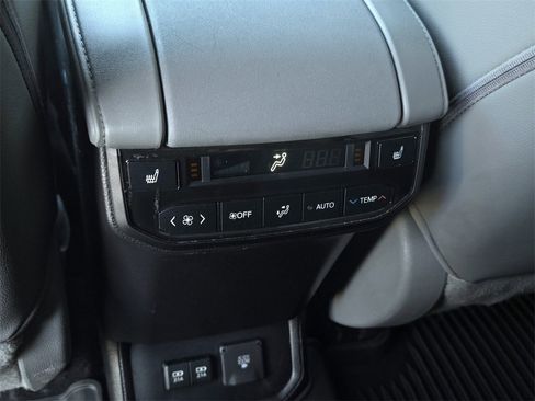 Used 2021 Toyota Highlander Platinum image 18