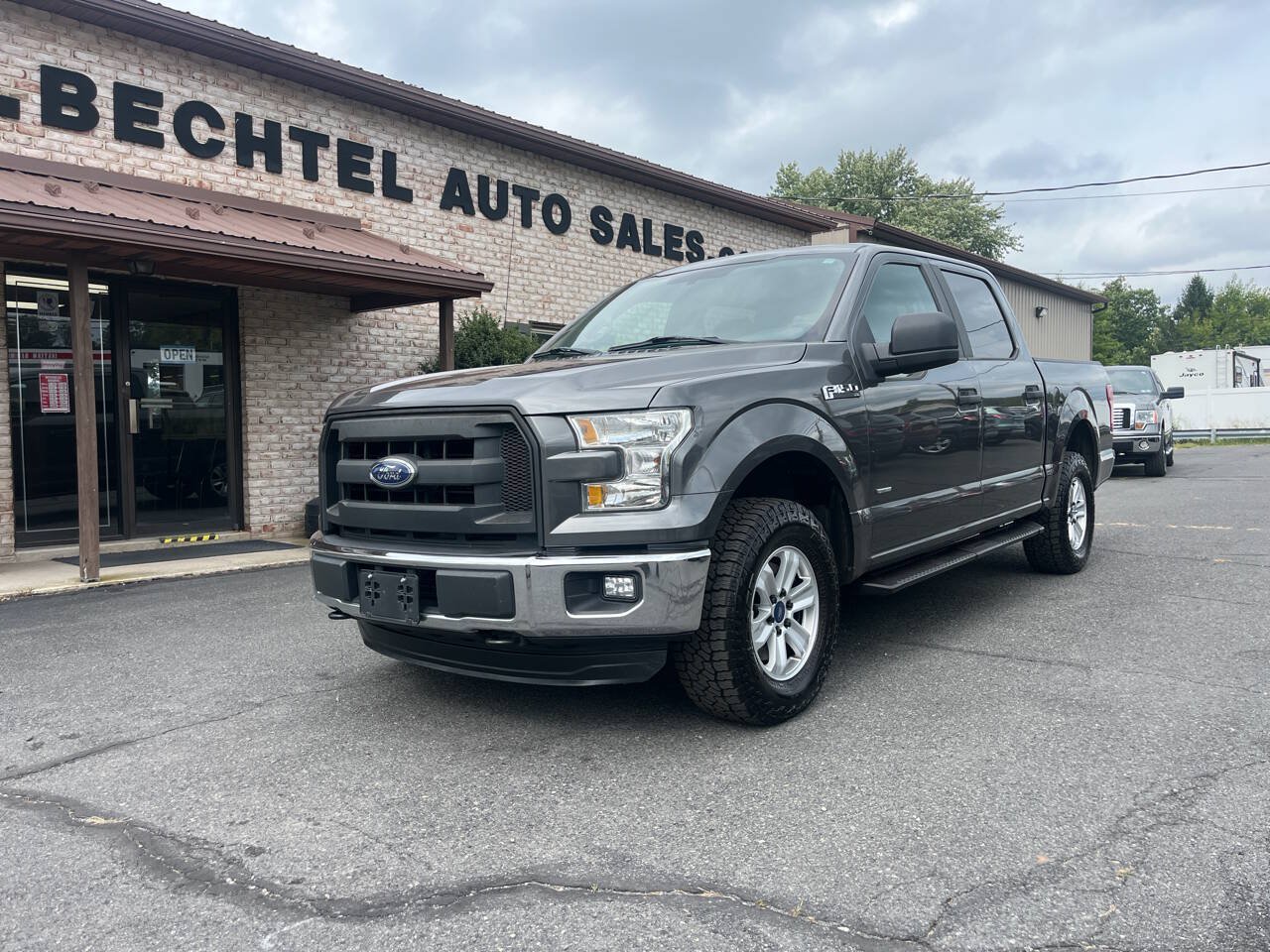 Used 2015 Ford F150 XL w/ Equipment Group 101A Mid AWD/4WD image 2