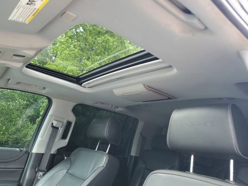 Used 2019 GMC Yukon XL Denali w/ Denali Ultimate Package AWD/4WD image 6
