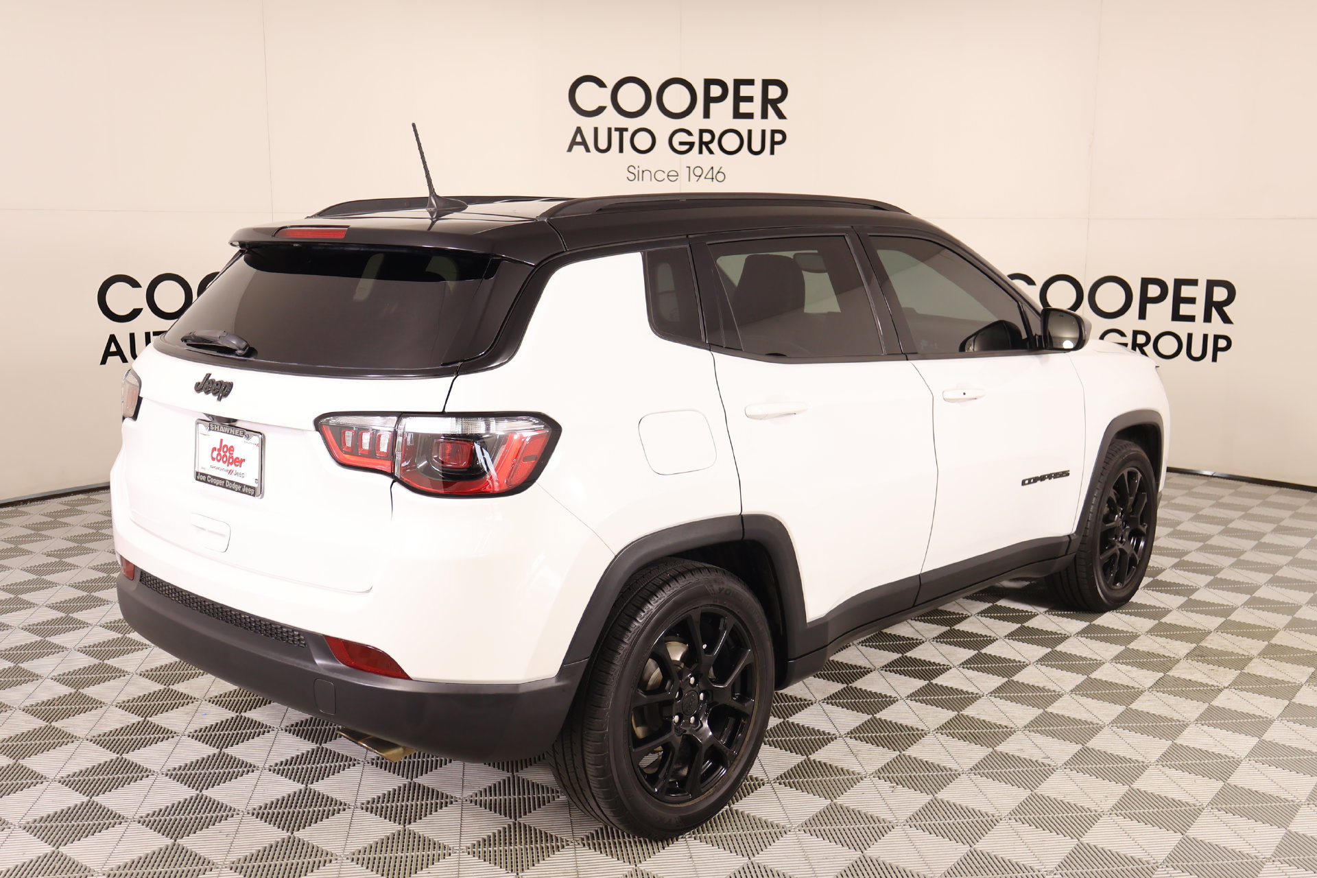Used 2022 Jeep Compass Latitude FWD image 19