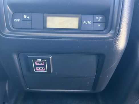 Used 2018 Nissan Pathfinder SV AWD/4WD image 17