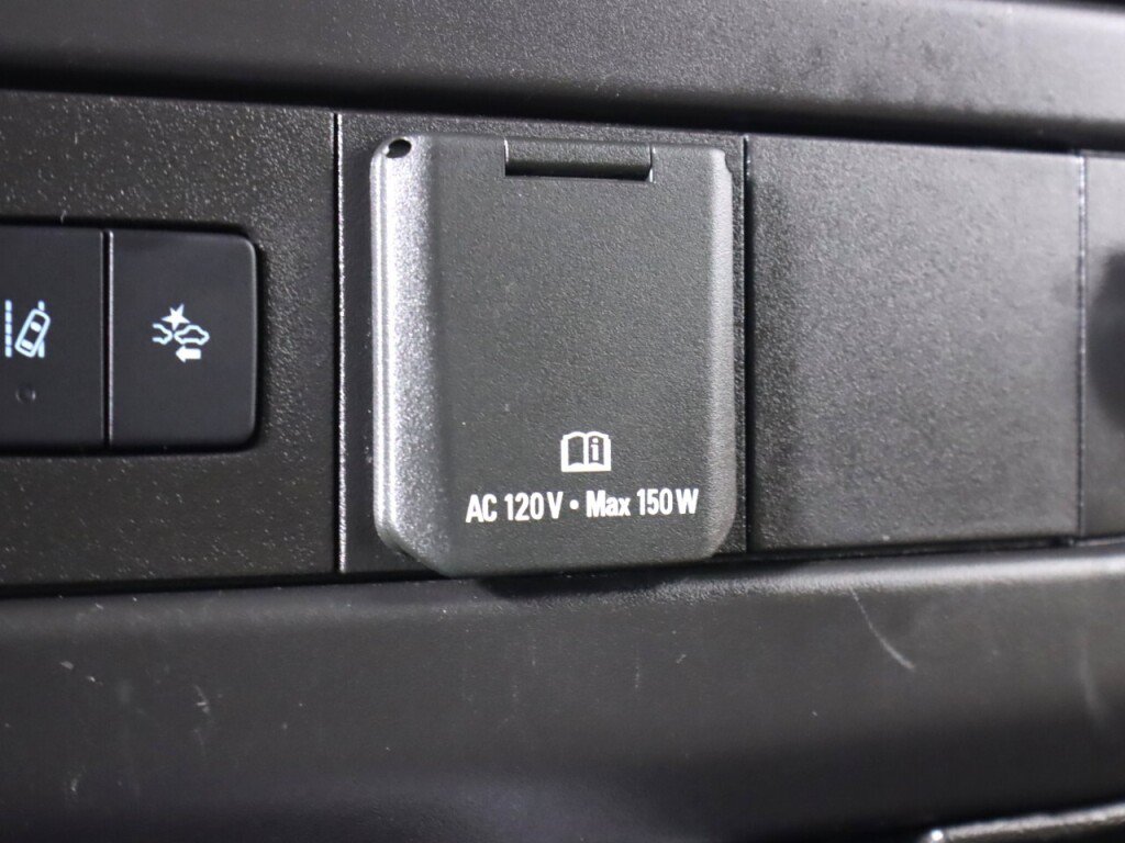 Used 2020 Chevrolet Express 3500 w/ Driver Convenience Package RWD image 25