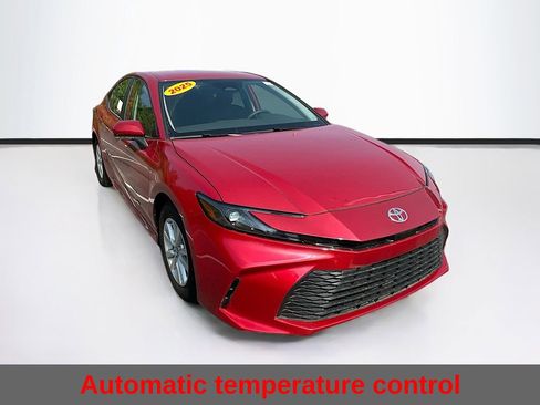 Used 2025 Toyota Camry LE image 3