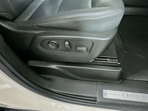 Used 2023 Chevrolet Suburban LT image 24