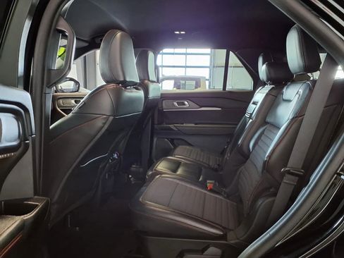 Used 2025 Ford Explorer ST-Line w/ ST-Line Street Pack image 16