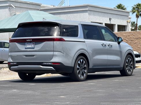 Used 2024 Kia Carnival EX FWD image 3